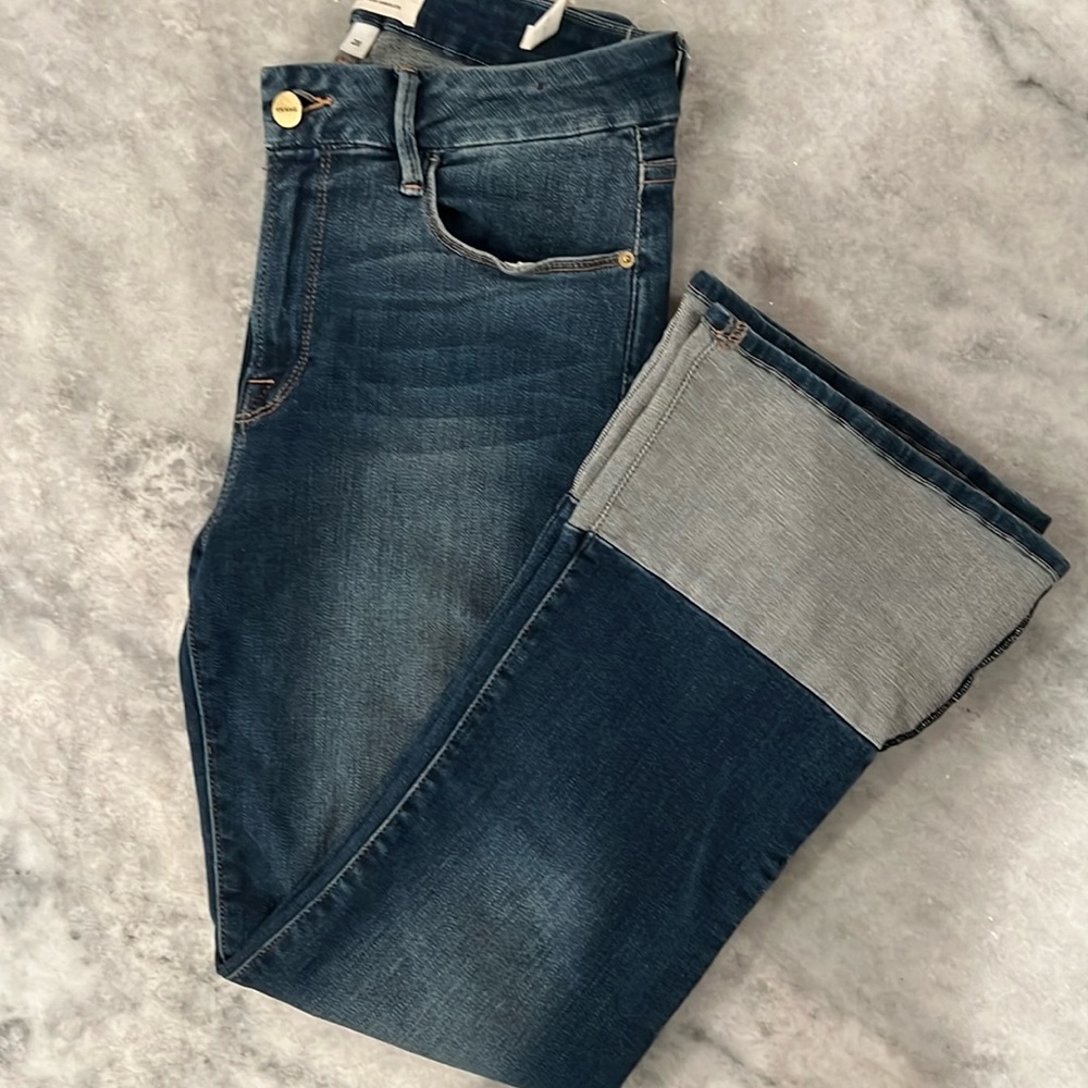 FRAME Denim Le Crop Mini Boot jeans. Size 28/6